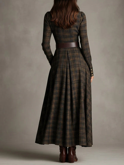 Vestido camisero largo de cuadros marrón y negro con solapa y botones