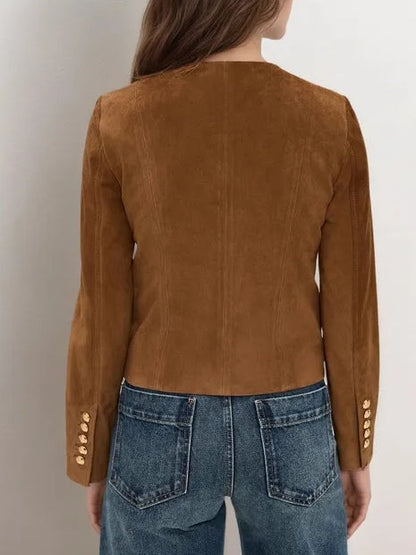 Chaqueta corta de ante marrón con botonadura sencilla