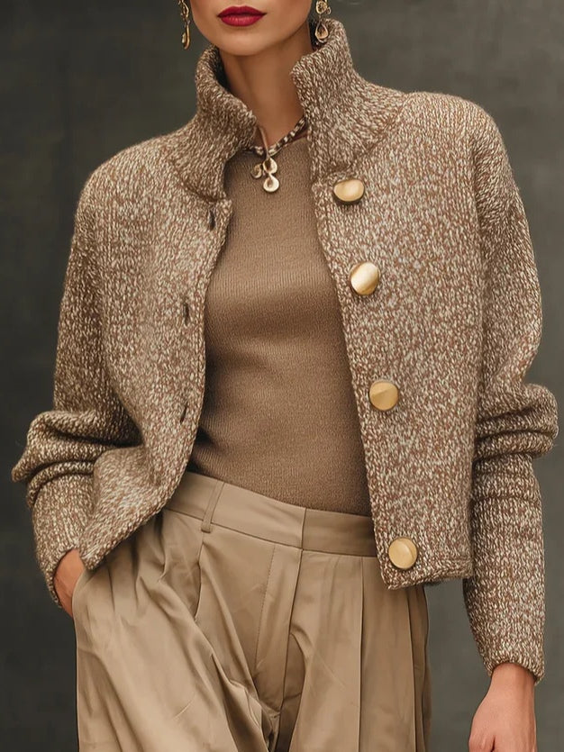 Cárdigan camel de cuello alto con botones