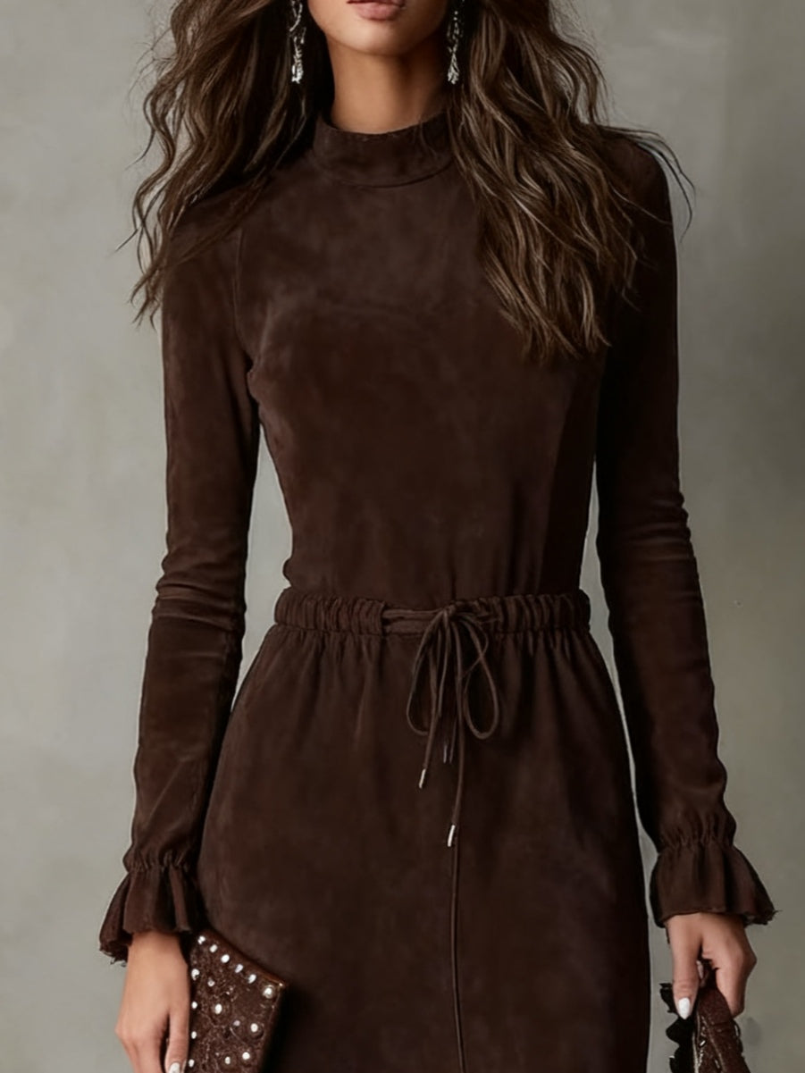 Elegante vestido midi asimétrico de antelina marrón oscuro con cordón