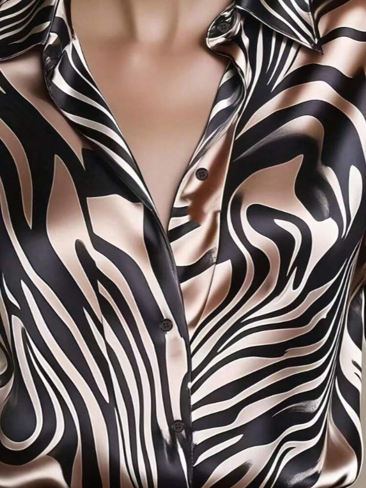 Elegante camisa de satén con cuello y estampado de cebra