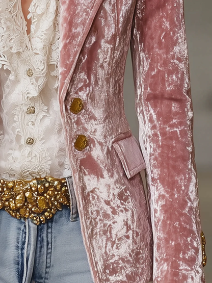 Blazer retro de terciopelo rosa con botones dorados
