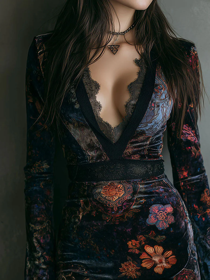 Minivestido ajustado de terciopelo con estampado floral, cuello en V y ribete de encaje