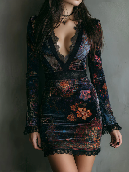 Minivestido ajustado de terciopelo con estampado floral, cuello en V y ribete de encaje