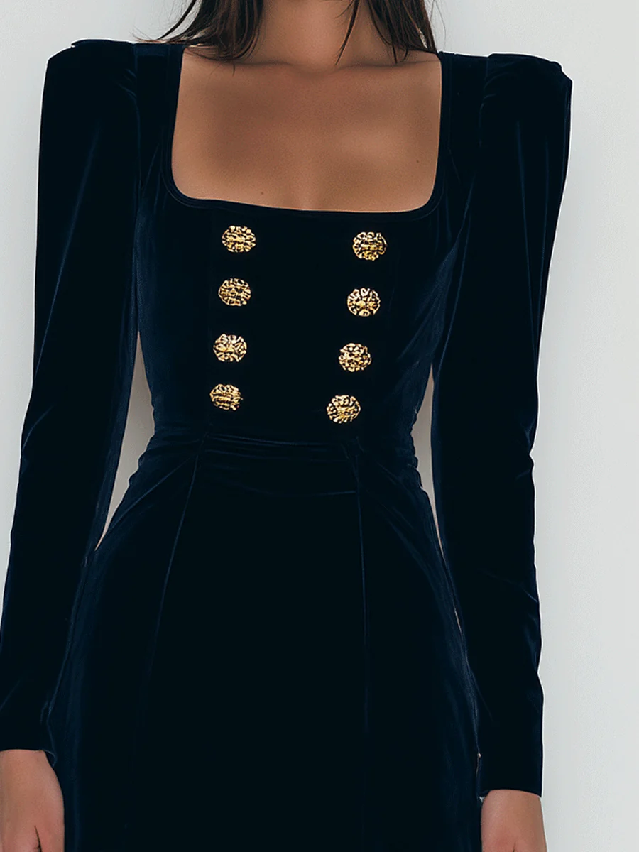 Elegante minivestido de terciopelo azul marino con botones dorados