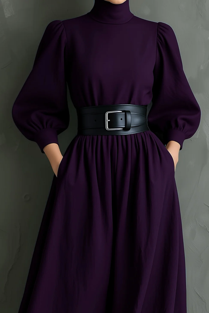 Elegante vestido largo ajustado morado oscuro de cuello alto y manga larga (con cinturón)