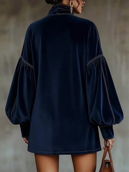 Minivestido de terciopelo azul oscuro con lazo y manga farol