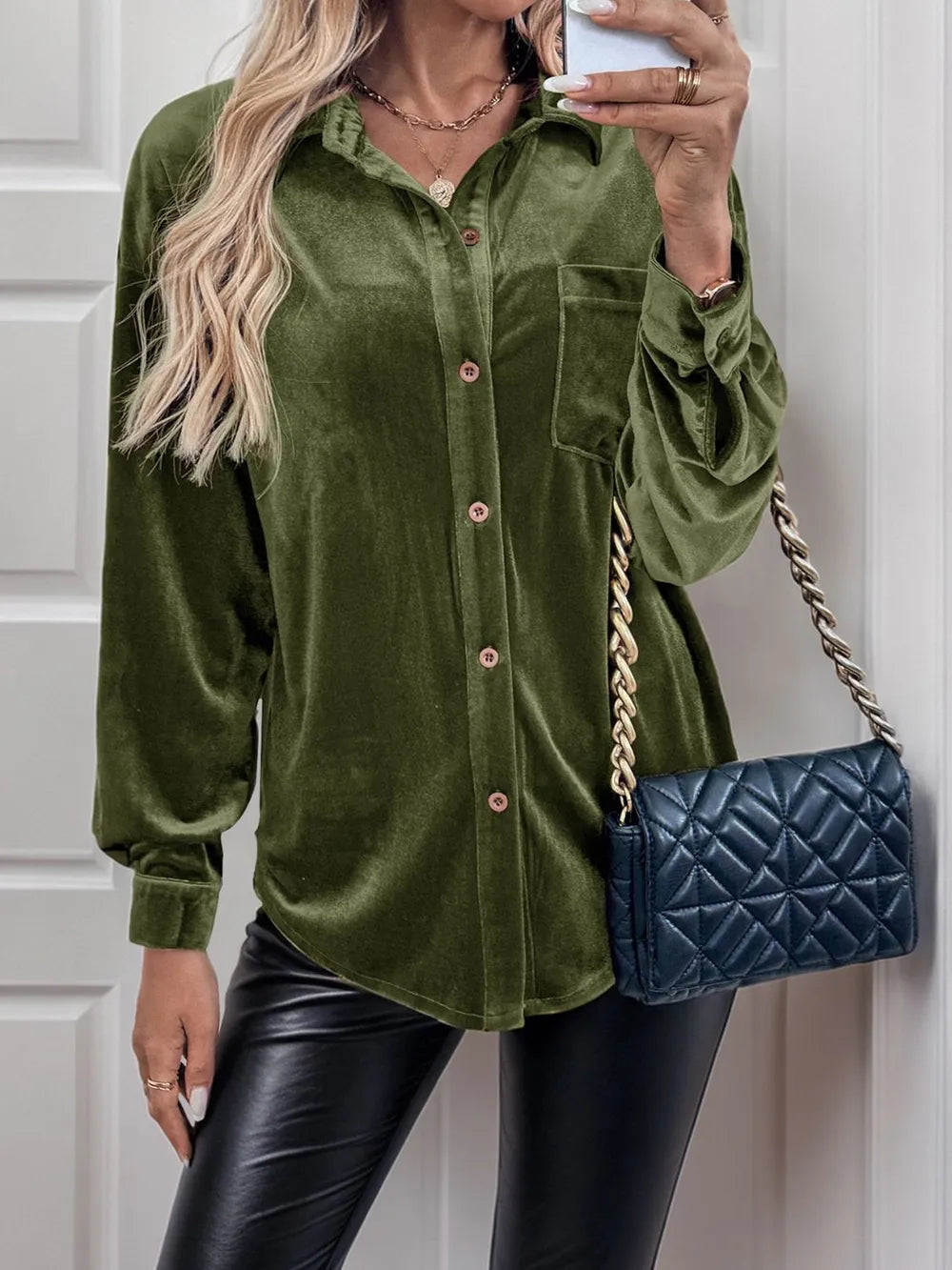 Camisa clásica de terciopelo de manga larga con cuello y botones