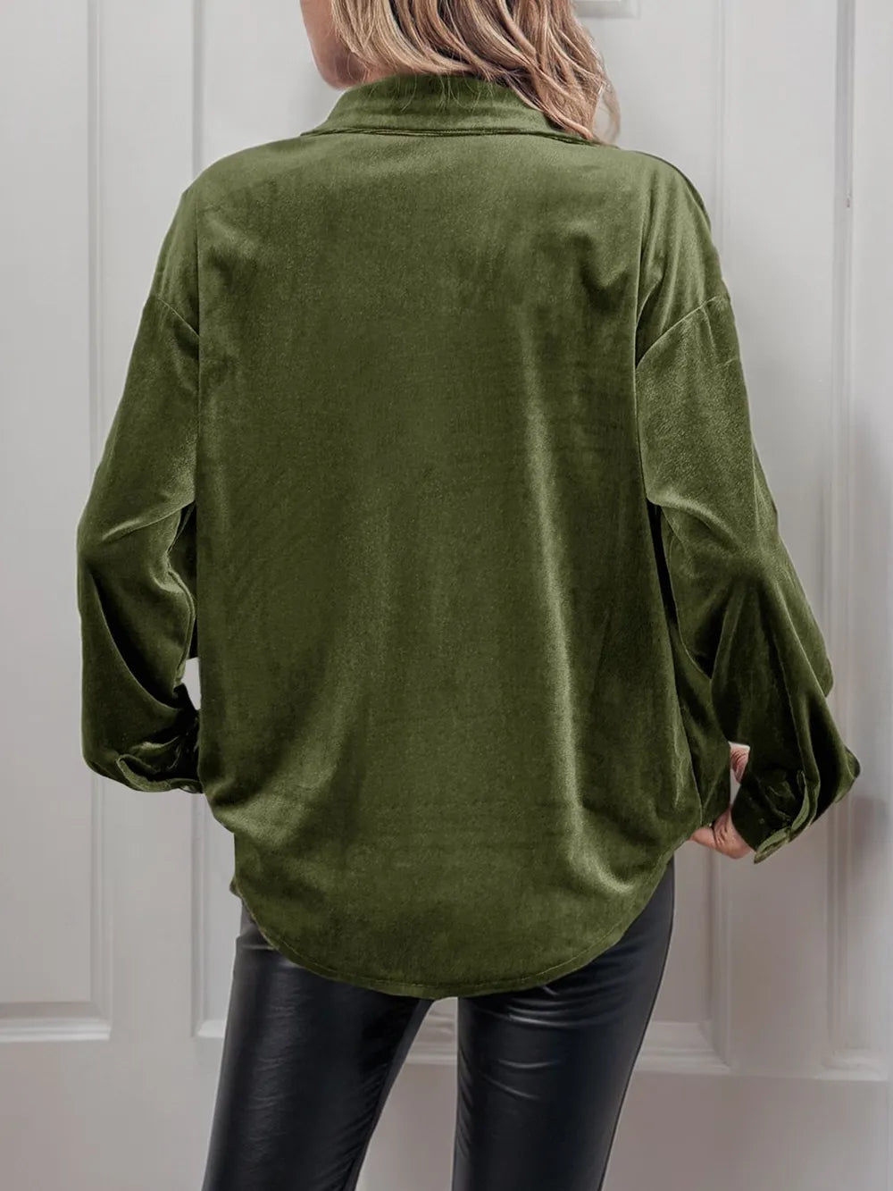 Camisa clásica de terciopelo de manga larga con cuello y botones