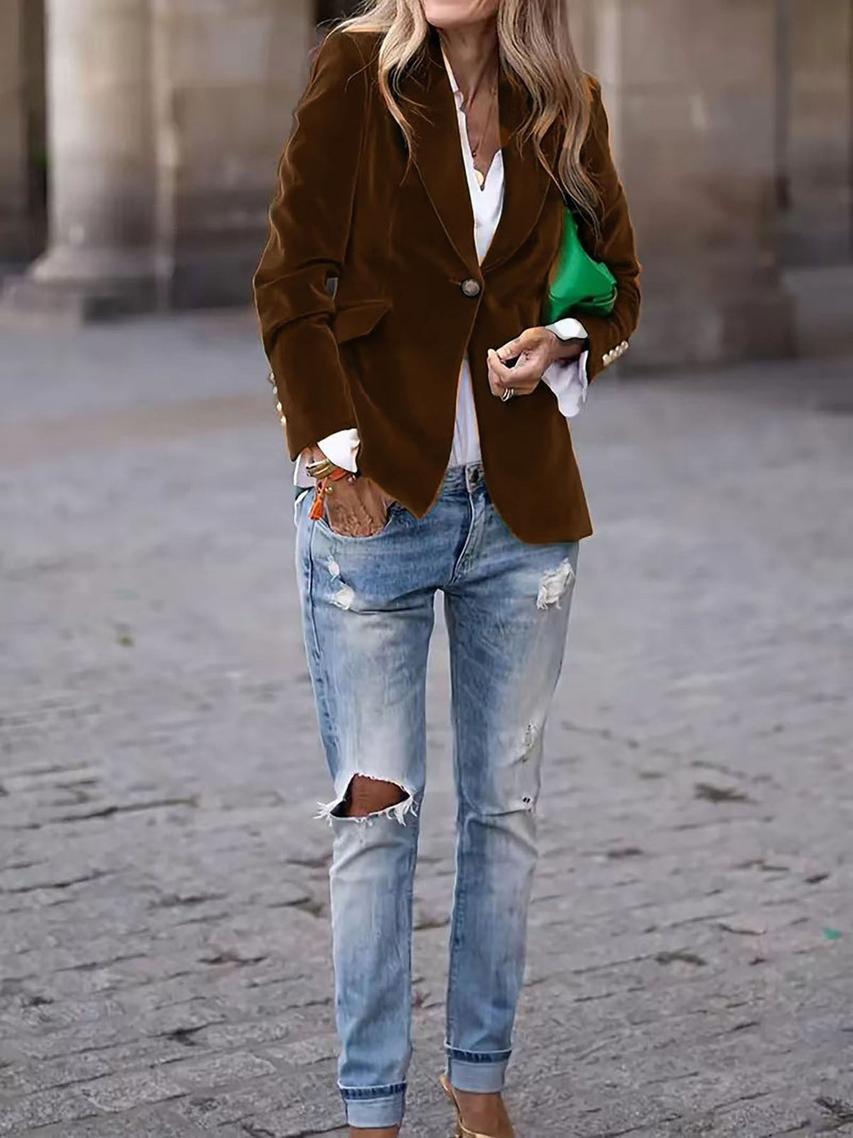 Blazer elegante de terciopelo entallado con bolsillos simulados