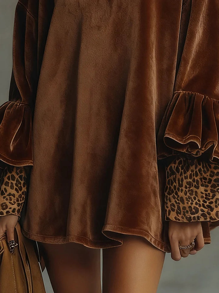 Minivestido de terciopelo con manga de volante y puños de leopardo