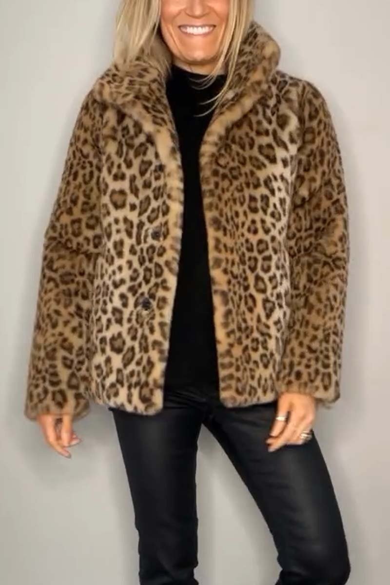 Abrigo de largo medio de pelo sintético con estampado de leopardo y solapa