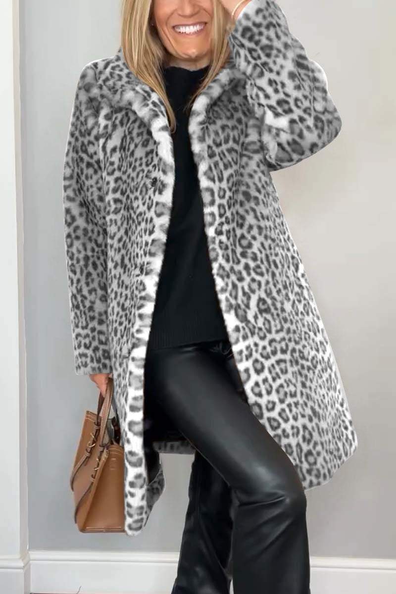 Abrigo de largo medio de pelo sintético con estampado de leopardo y solapa