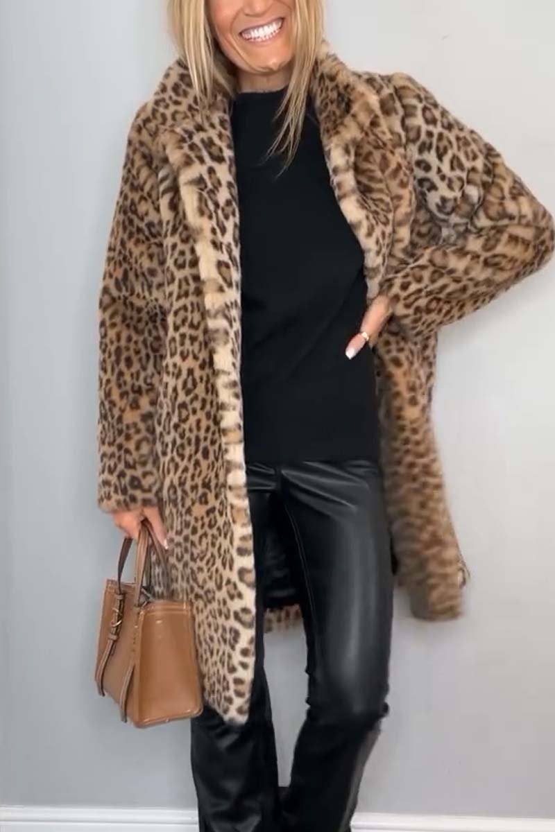 Abrigo de largo medio de pelo sintético con estampado de leopardo y solapa