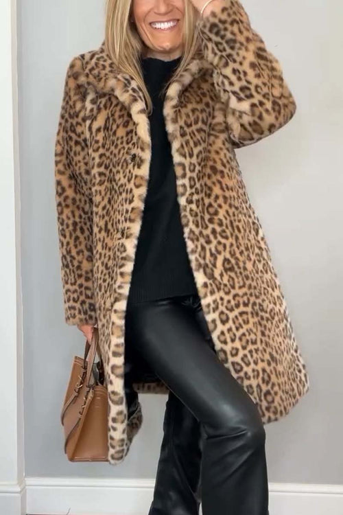 Abrigo de largo medio de pelo sintético con estampado de leopardo y solapa