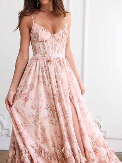 Vestido largo floral con volantes y abertura