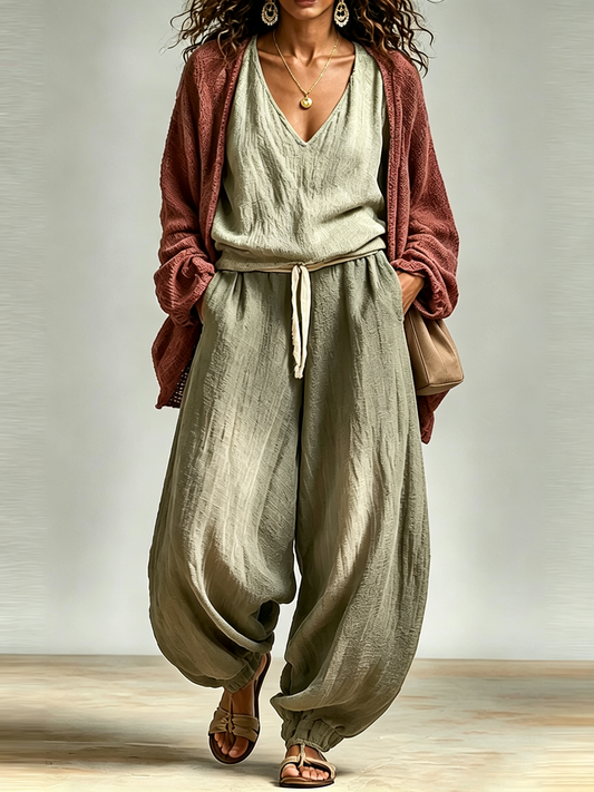 Conjunto informal de tres piezas: top de tirantes, pantalón harén y cárdigan de punto